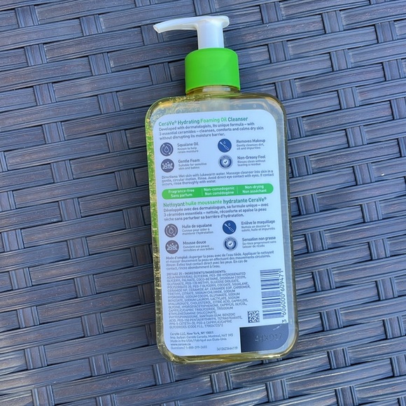 NWT CeraVe Hydrating Foaming Oil Cleanser residue free 355ml - Picture 2 of 3